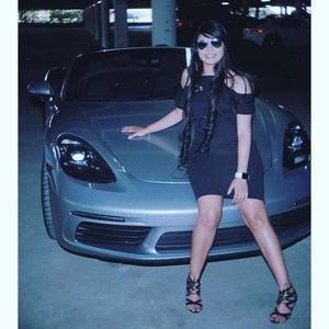 Meet your Posher, Claudia